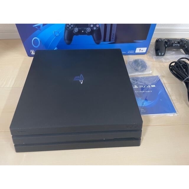 PlayStation4(プレイステーション4)のSONY PlayStation4 Pro 本体 CUH-7100BB01 エンタメ/ホビーのゲームソフト/ゲーム機本体(家庭用ゲーム機本体)の商品写真