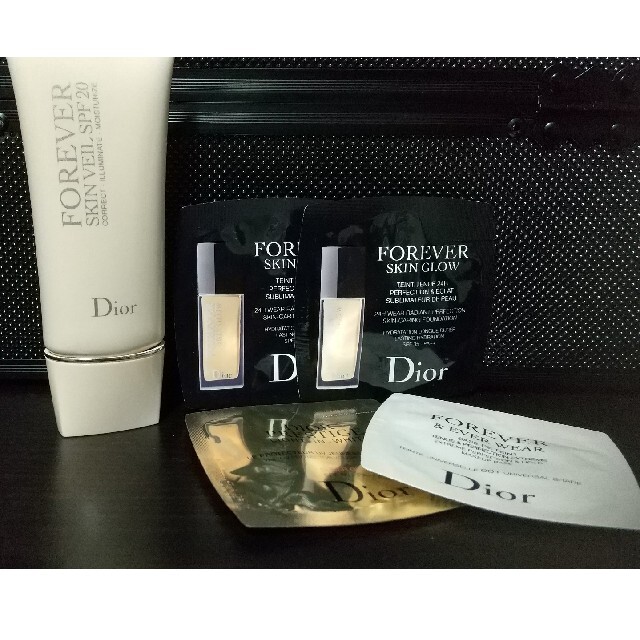 Christian Dior(クリスチャンディオール)のDior FOREVER SKINVELL & sampleset コスメ/美容のベースメイク/化粧品(化粧下地)の商品写真