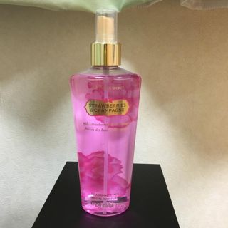 ヴィクトリアズシークレット(Victoria's Secret)のヴィクトリア シークレット ボディミスト ストロベリー&シャンパン(香水(女性用))