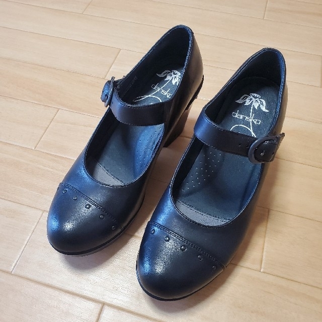 dansko(ダンスコ)の【極美品】dansko　ダンスコ　アンクル　ストラップ　パンプス　39 レディースの靴/シューズ(ローファー/革靴)の商品写真