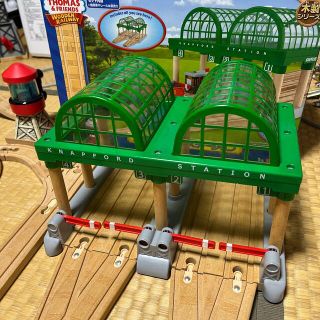 フィッシャープライス(Fisher-Price)の木製シリーズ　ナップフォードステーション(電車のおもちゃ/車)