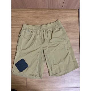 エフシーアールビー(F.C.R.B.)のFCRB 19AW GAME SHORTS ベージュ　ショートパンツ(ショートパンツ)