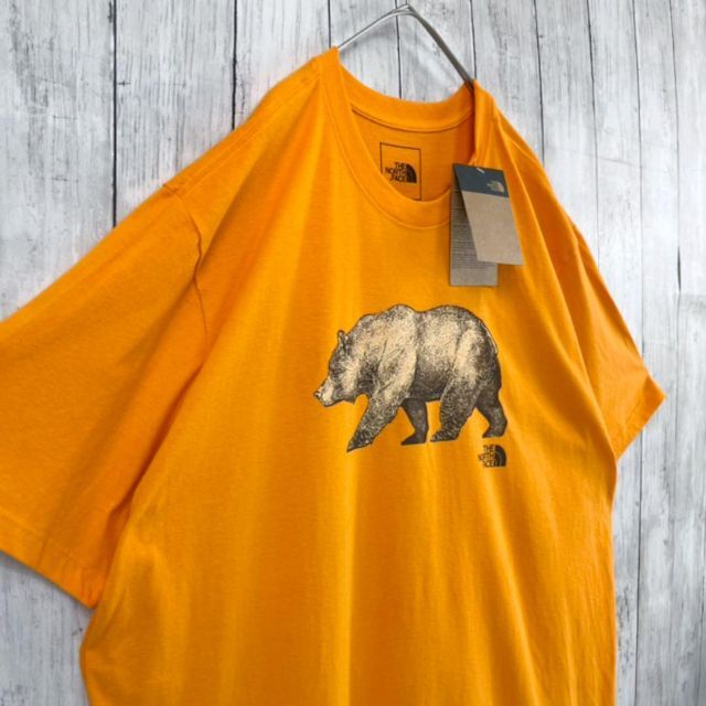 THE NORTH FACE(ザノースフェイス)の新品未使用品　海外企画　ノースフェイス熊ベアープリントTシャツ　XL オレンジ メンズのトップス(Tシャツ/カットソー(半袖/袖なし))の商品写真