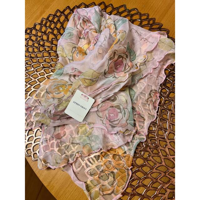 LAURA ASHLEY(ローラアシュレイ)のスカーフ　バンダナ　花柄　日本製　フラワー柄　ＵＶ対策　クーラー対策 レディースのファッション小物(バンダナ/スカーフ)の商品写真