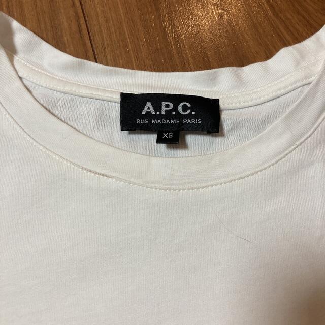 A.P.C(アーペーセー)のA.P.C. ロゴ 刺繍入り 半袖 ポケット付き Tシャツ レディースのトップス(Tシャツ(半袖/袖なし))の商品写真