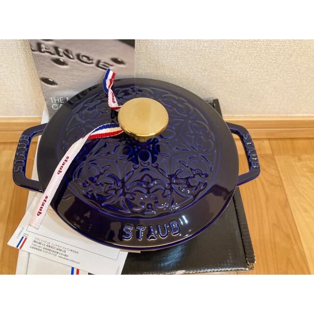 STAUB(ストウブ)のシリアル付【新品未使用】staub wa-nabe リリーグランブルー 16cm インテリア/住まい/日用品のキッチン/食器(鍋/フライパン)の商品写真