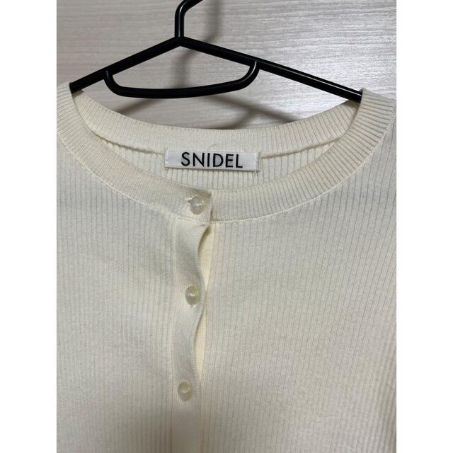 SNIDEL(スナイデル)のsnidel sustainable パフスリーブ　ニット　カーデ レディースのトップス(カーディガン)の商品写真