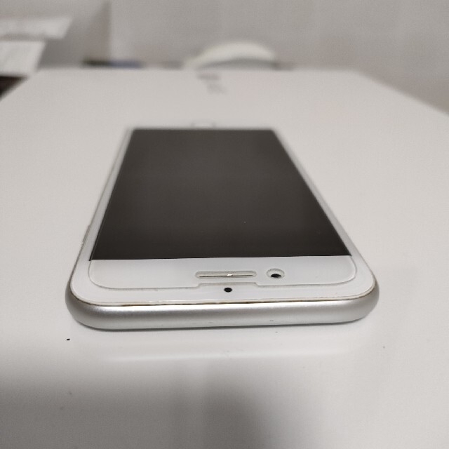Apple(アップル)のiPhone8 64GB SIMフリー シルバー スマホ/家電/カメラのスマートフォン/携帯電話(スマートフォン本体)の商品写真