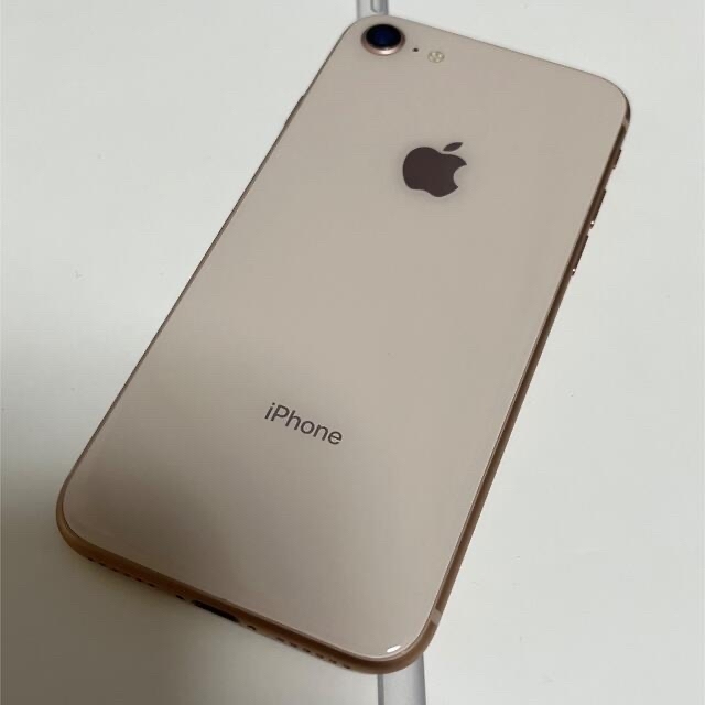 Apple(アップル)のiPhone8 スマホ/家電/カメラのスマートフォン/携帯電話(スマートフォン本体)の商品写真