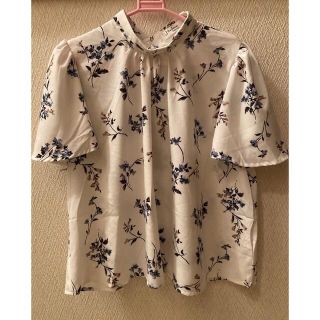 フレアー半袖　淡白　花柄　Ｌサイズ　新品未着用タグ付き(Tシャツ/カットソー(半袖/袖なし))