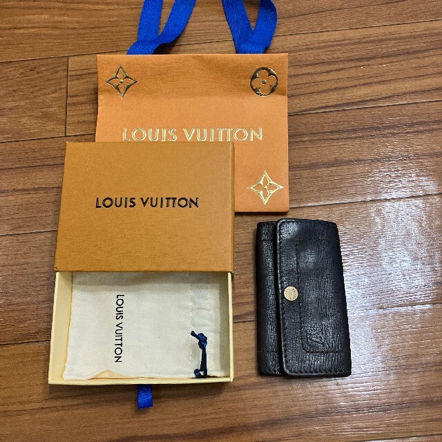 LOUIS VUITTON(ルイヴィトン)のLOUIS VUITTON ルイ・ヴィトン ユタ カフェ 6連キーケース メンズのファッション小物(キーケース)の商品写真