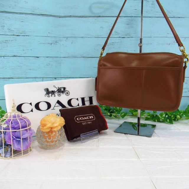 春新作の ブラウン スクエアショルダーバッグ COACH OLD - COACH