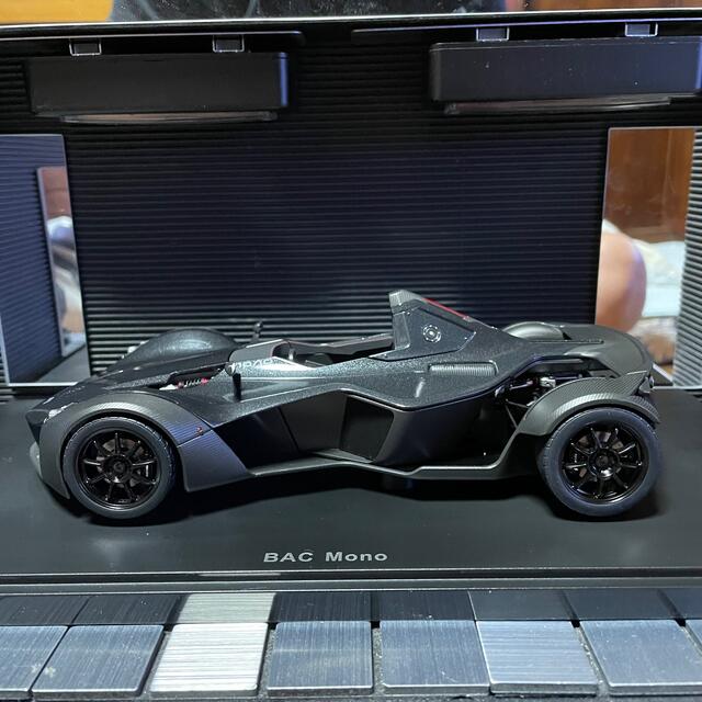 未展示品　オートアート1/18 BAC Mono メタリック・ブラックミニカー