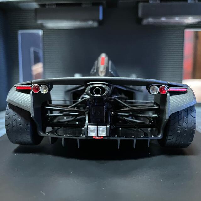 未展示品　オートアート1/18 BAC Mono メタリック・ブラックミニカー