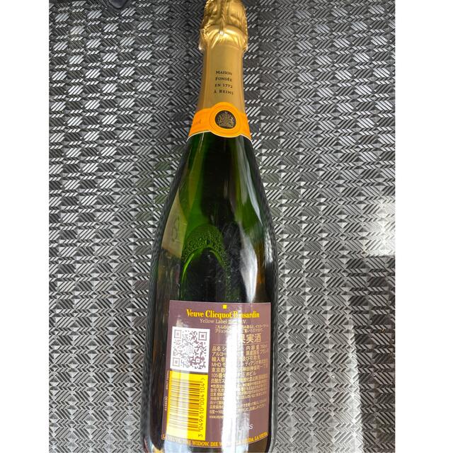 ヴーヴ・クリコ イエローラベル  食品/飲料/酒の酒(シャンパン/スパークリングワイン)の商品写真