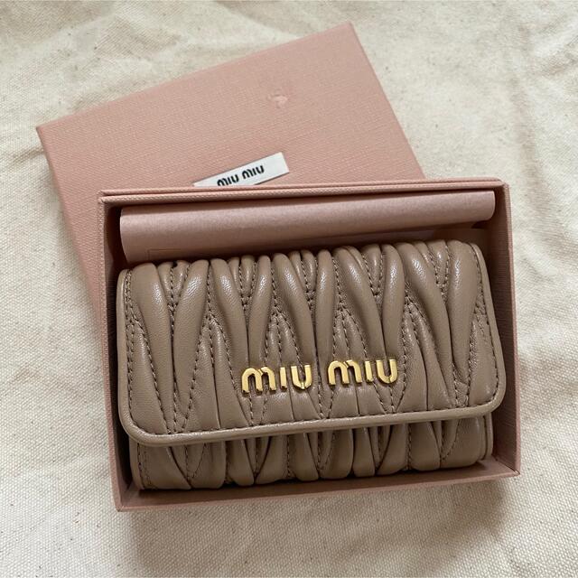 miumiu(ミュウミュウ)のmiumiu マテラッセ　キーケース レディースのファッション小物(キーケース)の商品写真