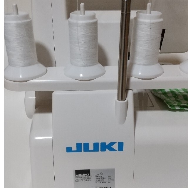 お値下げ　juki 2本針4本糸　ロックミシン　　おまけ付き スマホ/家電/カメラの生活家電(その他)の商品写真