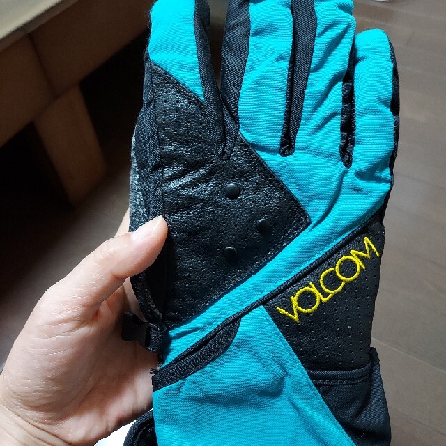 volcom(ボルコム)のVOLCOM　レディース　グローブ スポーツ/アウトドアのスノーボード(アクセサリー)の商品写真