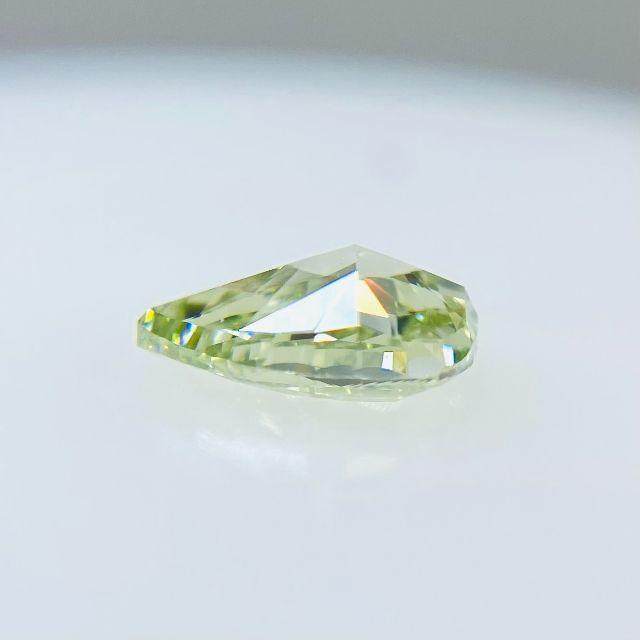 FANCY INTENSE YELLOWISH GREEN 0.368ct PS レディースのアクセサリー(その他)の商品写真