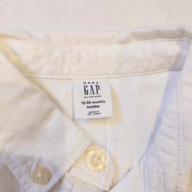 babyGAP(ベビーギャップ)のwakn.i様専用【新品】GAP白シャツ　12-18months キッズ/ベビー/マタニティのベビー服(~85cm)(シャツ/カットソー)の商品写真