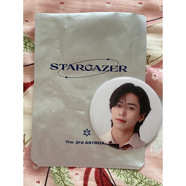 ASTRO(アストロ)のASTRO STARGAZER ラキ 缶バッチ エンタメ/ホビーのCD(K-POP/アジア)の商品写真