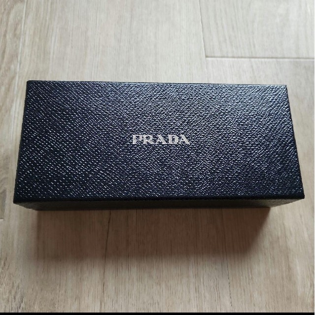 PRADA(プラダ)のPRADA　箱 レディースのファッション小物(サングラス/メガネ)の商品写真