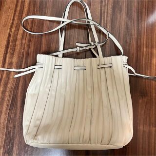 ザラ(ZARA)のzara プリーツバッグ　ショルダーバッグ　巾着バッグ　ザラ(ショルダーバッグ)