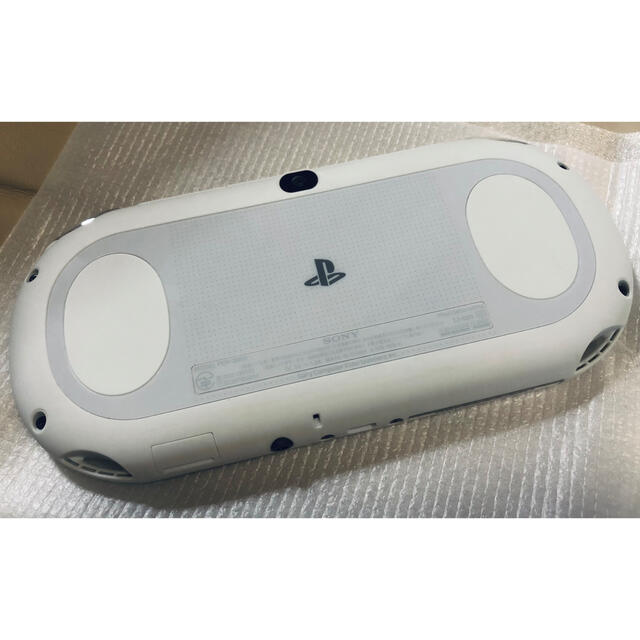 PlayStation Vita(プレイステーションヴィータ)のPS vita PCH-2000 本体 ＋ ソフト エンタメ/ホビーのゲームソフト/ゲーム機本体(携帯用ゲーム機本体)の商品写真