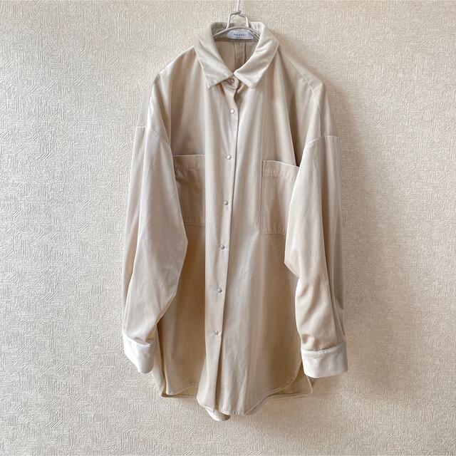 PAGEBOY(ページボーイ)のPAGEBOY ベルベット BIG シャツ レディースのトップス(シャツ/ブラウス(長袖/七分))の商品写真