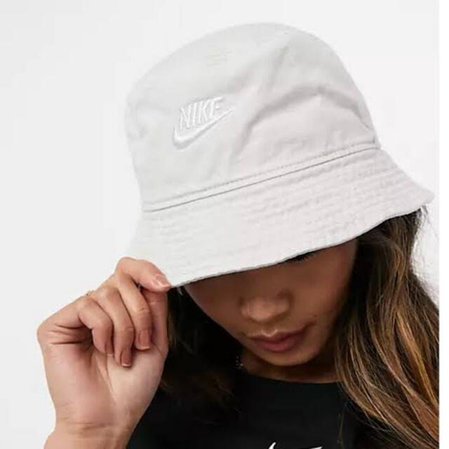 NIKE(ナイキ)のNIKE バケットハット L/XL レディースの帽子(ハット)の商品写真