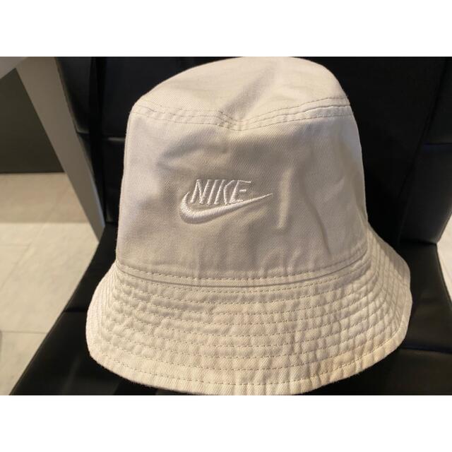 NIKE(ナイキ)のNIKE バケットハット L/XL レディースの帽子(ハット)の商品写真