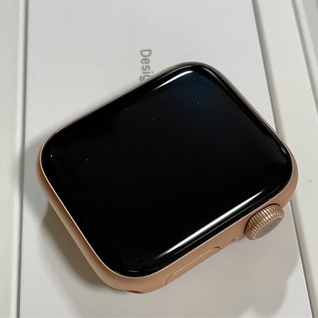 Apple Watch(アップルウォッチ)のApple Watch 6 ゴールド GPSモデル スマホ/家電/カメラのスマートフォン/携帯電話(その他)の商品写真