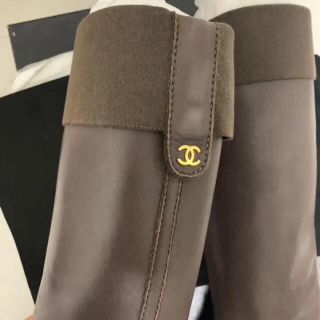 シャネル(CHANEL)の正規品シャネル  ロングブーツ バッグロゴ入り(ブーツ)