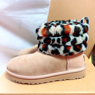 UGG フラッフ ミニ キルテッド レオパード ムートンブーツ