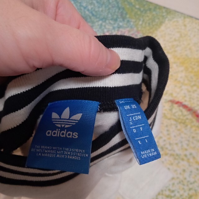 adidas(アディダス)のadidasオリジナルス　個性的　ロンＴ レディースのトップス(Tシャツ(長袖/七分))の商品写真