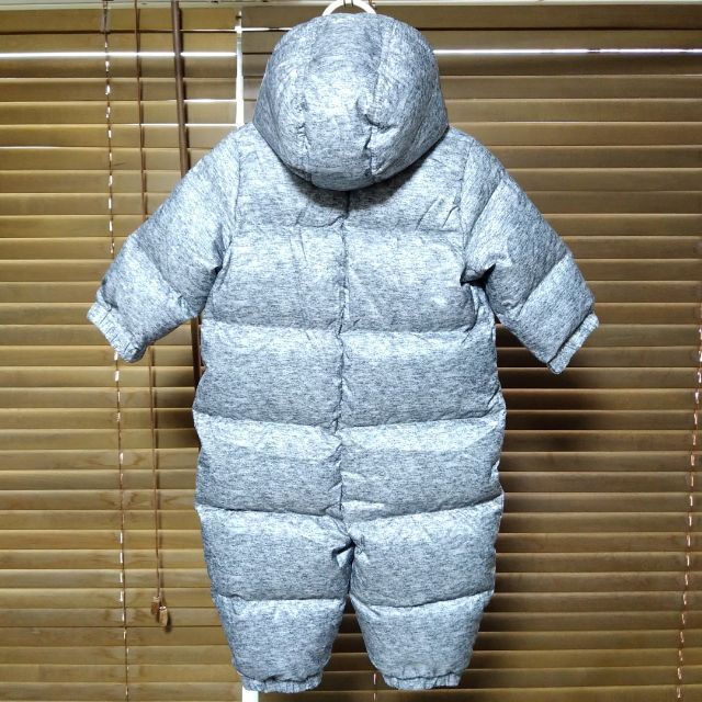 babyGAP(ベビーギャップ)の【新品未使用】baby GAP　ダウン　カバーオール/ジャンプスーツ　80cm キッズ/ベビー/マタニティのベビー服(~85cm)(カバーオール)の商品写真