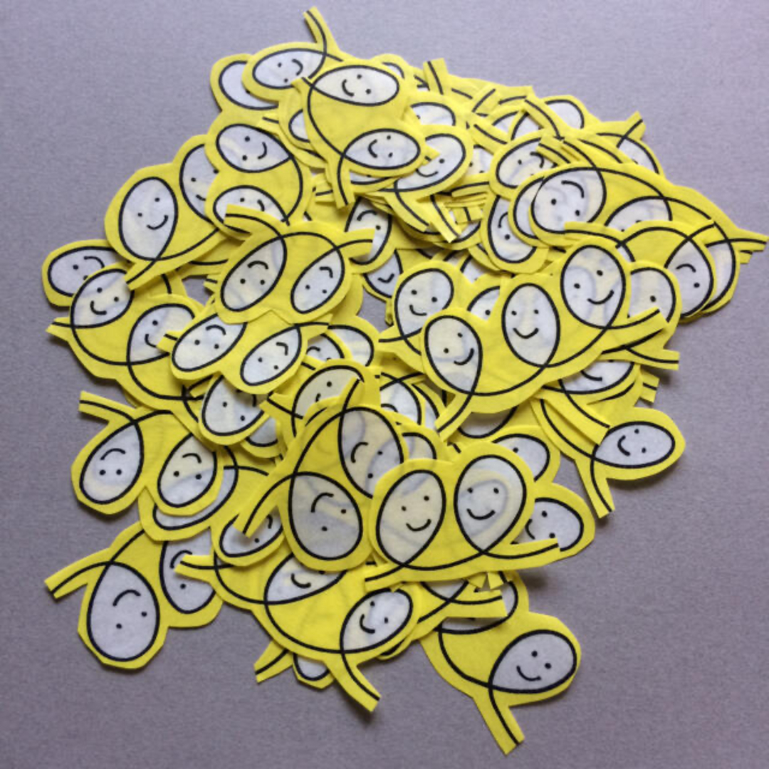 mina perhonen(ミナペルホネン)のミナペルホネン  smile-yellow   フレークシール 60枚 ハンドメイドの文具/ステーショナリー(その他)の商品写真