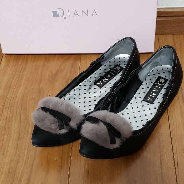 DIANA(ダイアナ)のDIANA　ダイアナ　ファー　パンプス　フラットシューズ　23.5 レディースの靴/シューズ(ハイヒール/パンプス)の商品写真