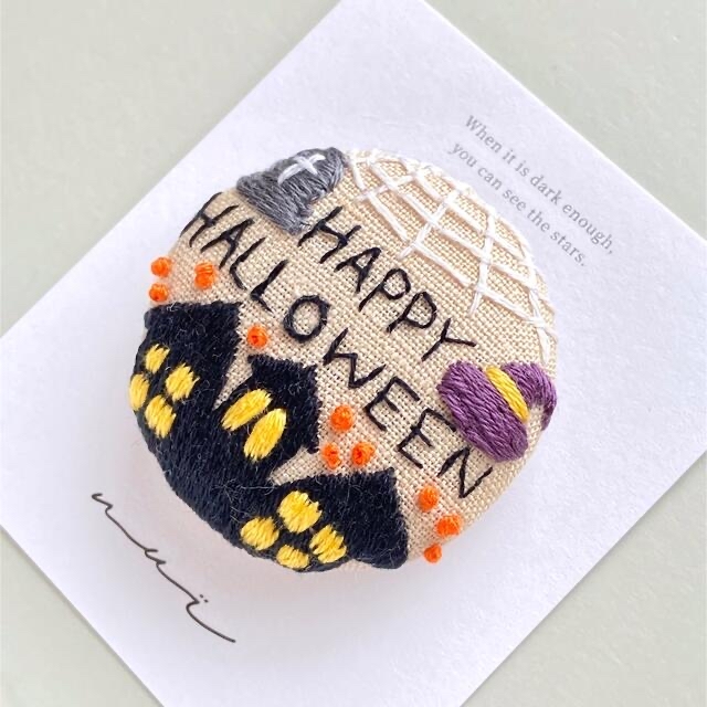 ハロウィン刺繍ブローチ　リネン生地