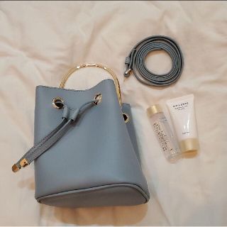 ALBION記念品パステルブルーのバッグとアンフィネス乳液・化粧水(ショルダーバッグ)