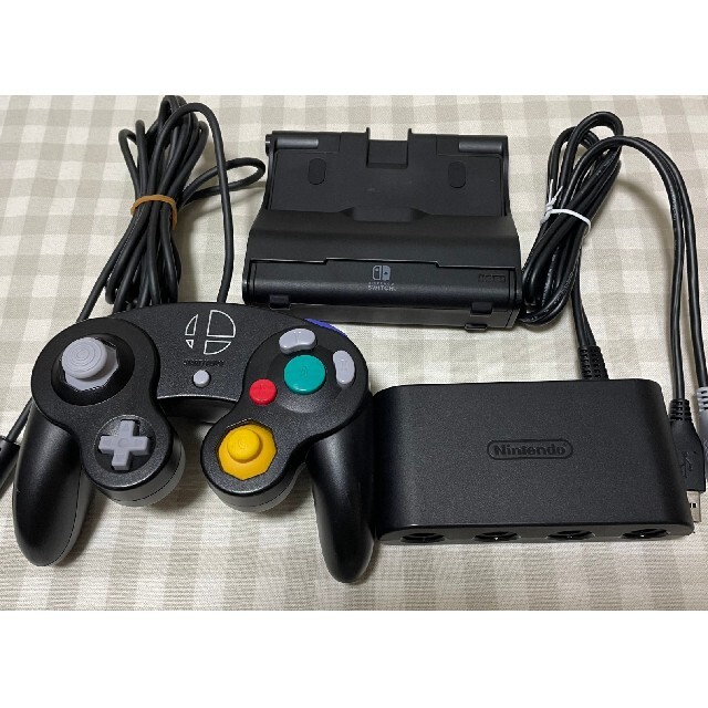 任天堂(ニンテンドウ)のゲームキューブコントローラー、接続タップ、スタンドセット 中古 エンタメ/ホビーのゲームソフト/ゲーム機本体(その他)の商品写真