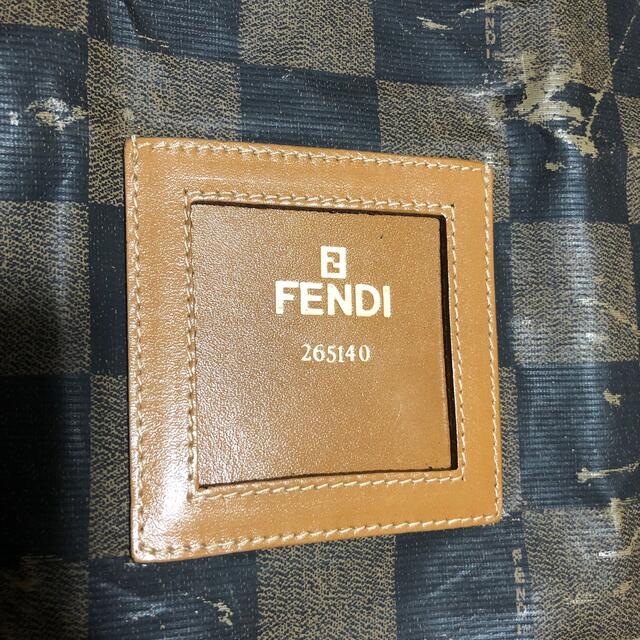 FENDI(フェンディ)の中古品　FENDI フェンディポーチ　収納袋 レディースのファッション小物(ポーチ)の商品写真