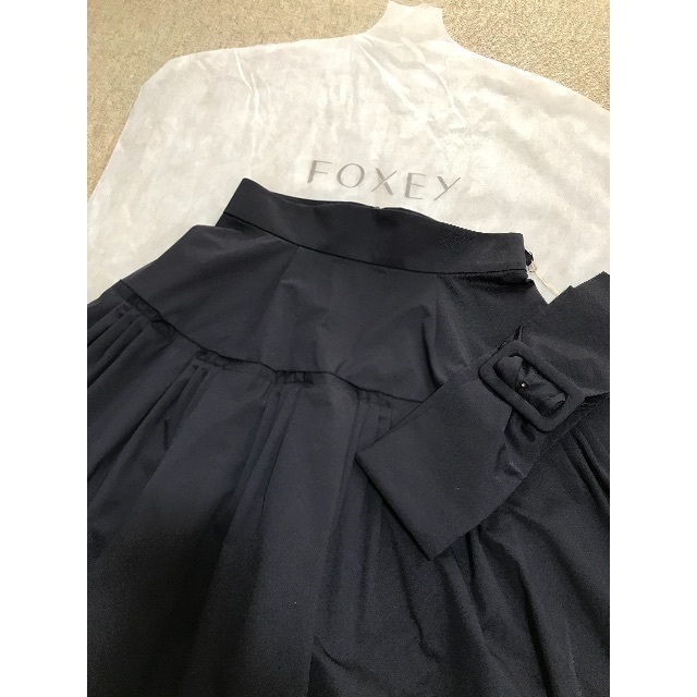 FOXEY(フォクシー)のFOXEY フォクシー　デイジーリン　　スカート　ネイビー　　限定　セール レディースのスカート(ひざ丈スカート)の商品写真