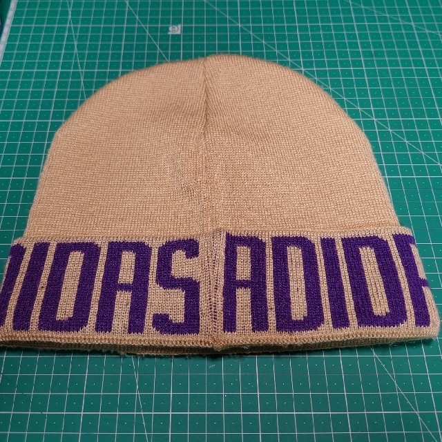 adidas(アディダス)のadidas　ニット帽　ブラウン　アディダス メンズの帽子(ニット帽/ビーニー)の商品写真
