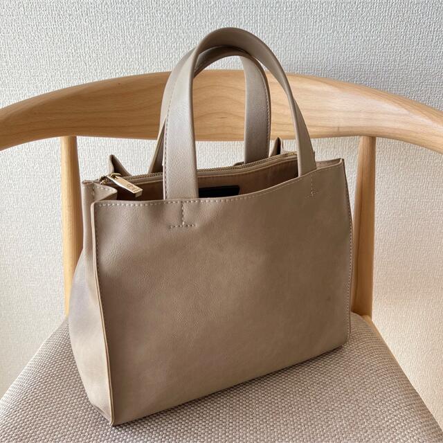 【美品】 ミニトートバッグ　スクエアトート　きれいめ　合皮 レディースのバッグ(トートバッグ)の商品写真