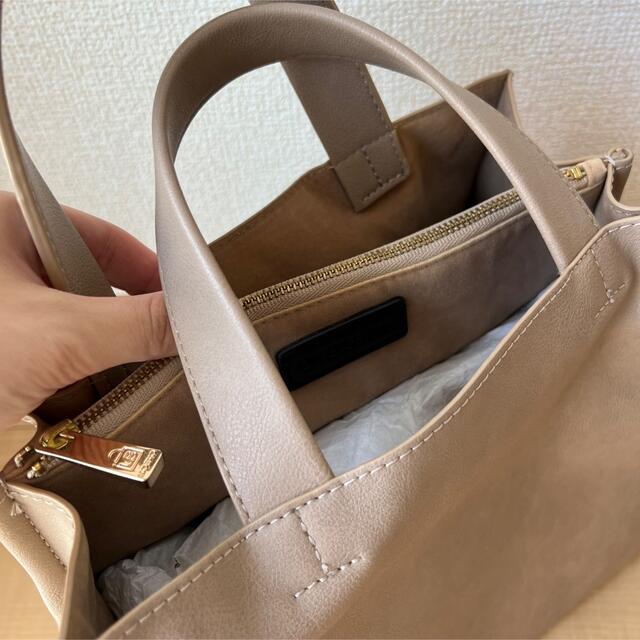 【美品】 ミニトートバッグ　スクエアトート　きれいめ　合皮 レディースのバッグ(トートバッグ)の商品写真