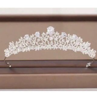 再入荷ヘッドドレス　大粒ティアラブライダル　ウエディング結婚式 ヘアアクセサリー(ヘッドドレス/ドレス)