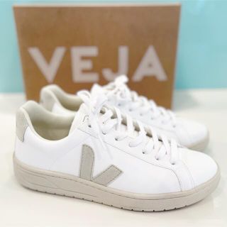 エミ(emmi)のVeja campo ヴェジャ　スニーカー　美品　ほぼ未使用(スニーカー)