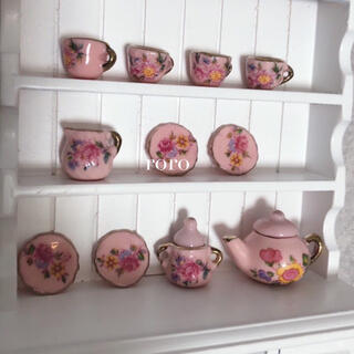ドールハウス人形小物皿　ミニチュアブライス花柄ティーカップセットりかちゃんオビツ(ミニチュア)