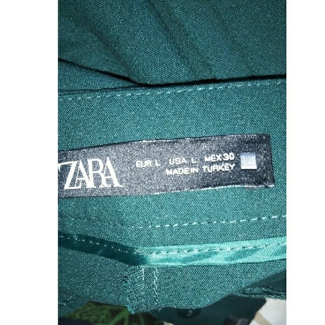 ZARA(ザラ)のZARA ザラ　ハイライズシームパンツ　ダークグリーン レディースのパンツ(カジュアルパンツ)の商品写真